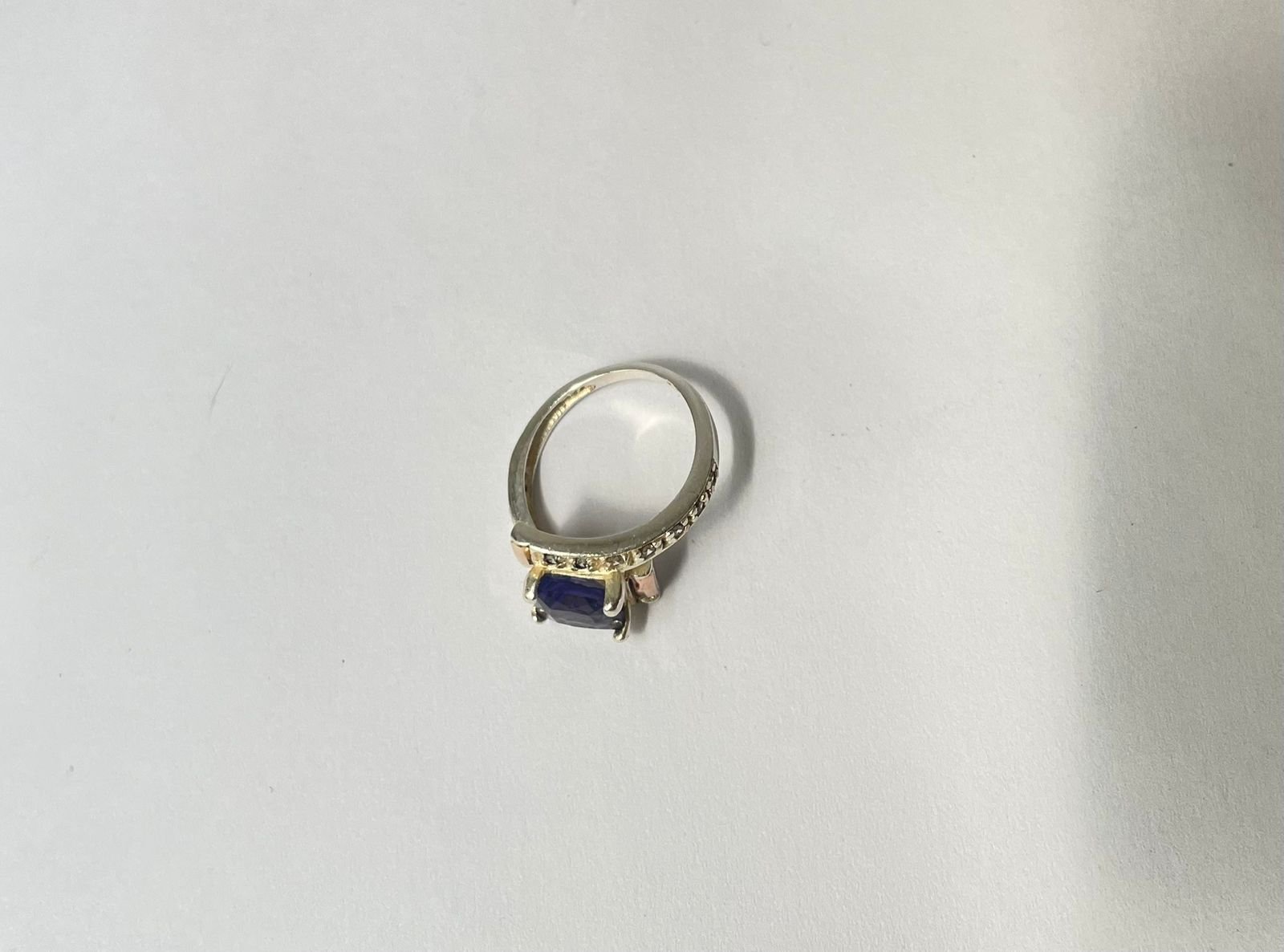 Anillo clásico 3.55 gr / T8 1/2 / circon morado y blancos plata italiana - Imagen 3