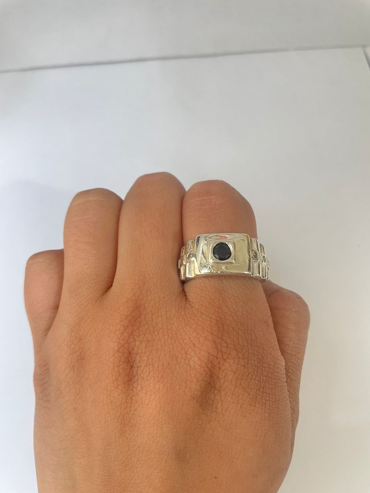 Anillo clásico 5.85 gr / T8 1/2 / circones negro plata italiana - Imagen 4