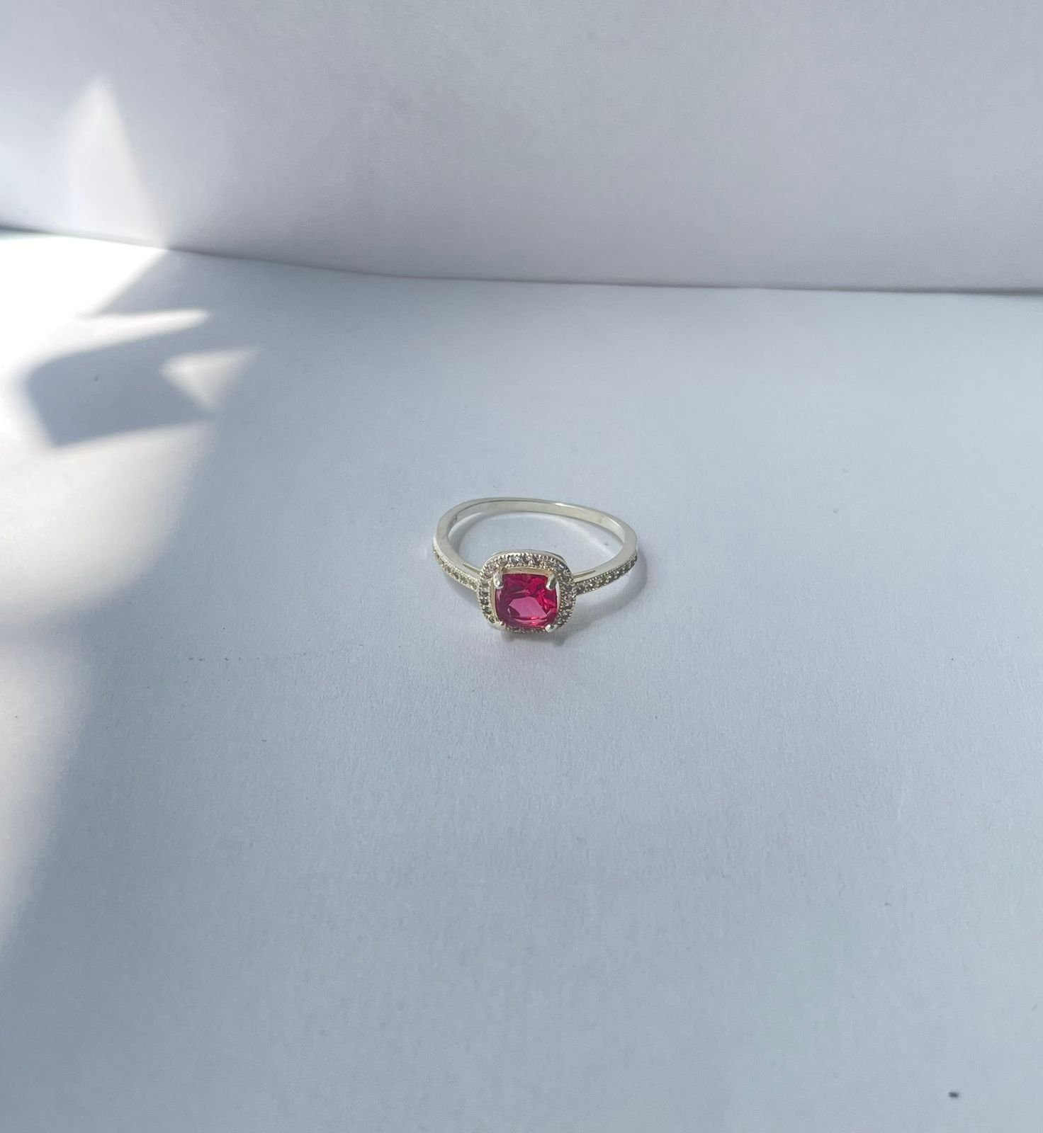 Anillo clásico 1.70 gr / T8/ circon rosado plata italiana