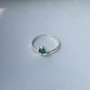 Anillo clásico 1.41 gr / T6 1/2 / circón verde plata italiana