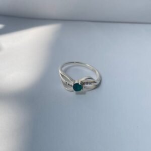 Anillo clásico 2.17gr / T6 1/2 / circon verde plata italiana
