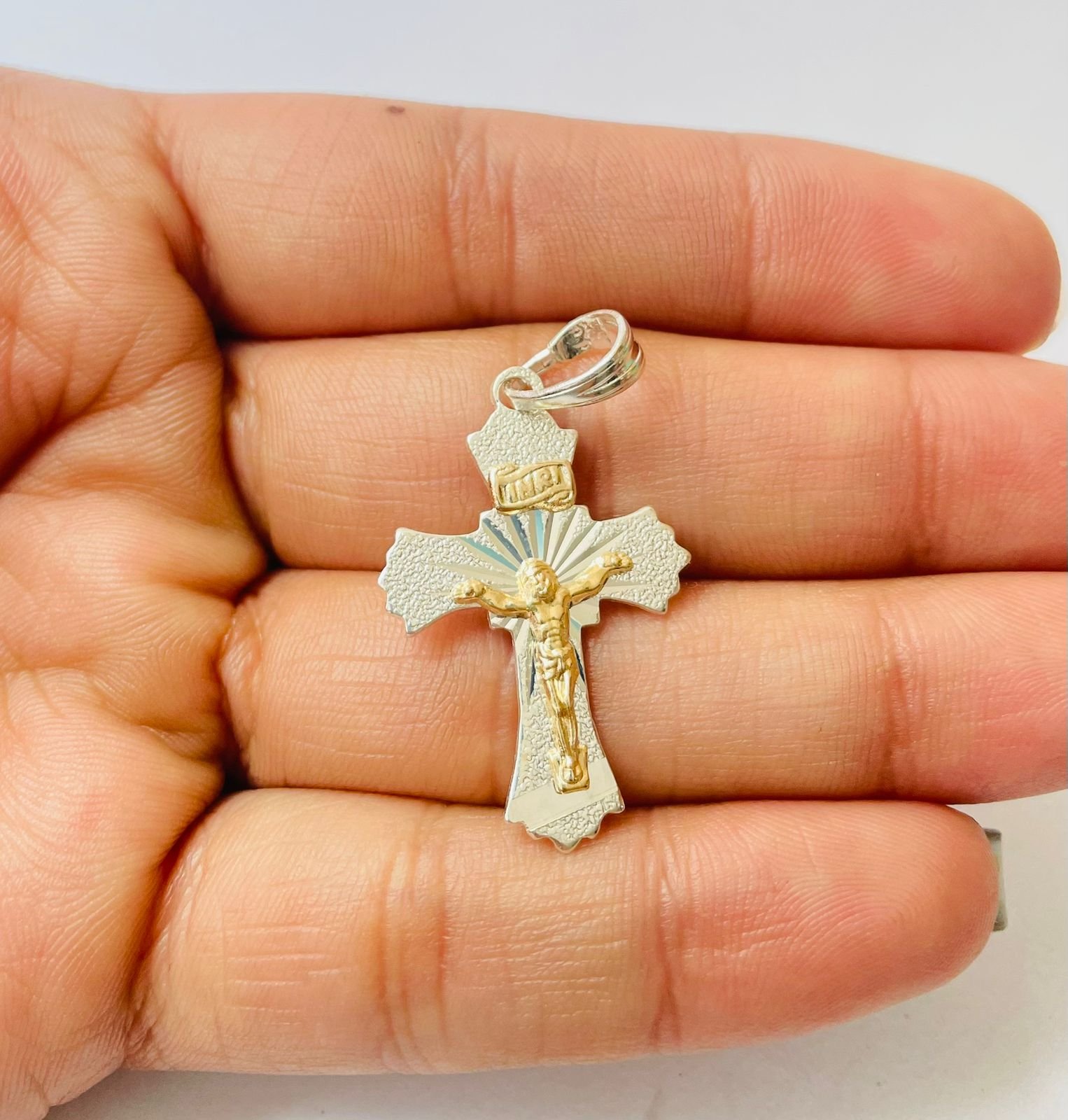 Dije cruz 2.23 gr / 3.5 cm / plata italiana y oro laminado - Imagen 3