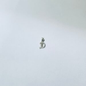 Dije letra D esqueleto 0.68 gr / 1.5 cm / plata italiana