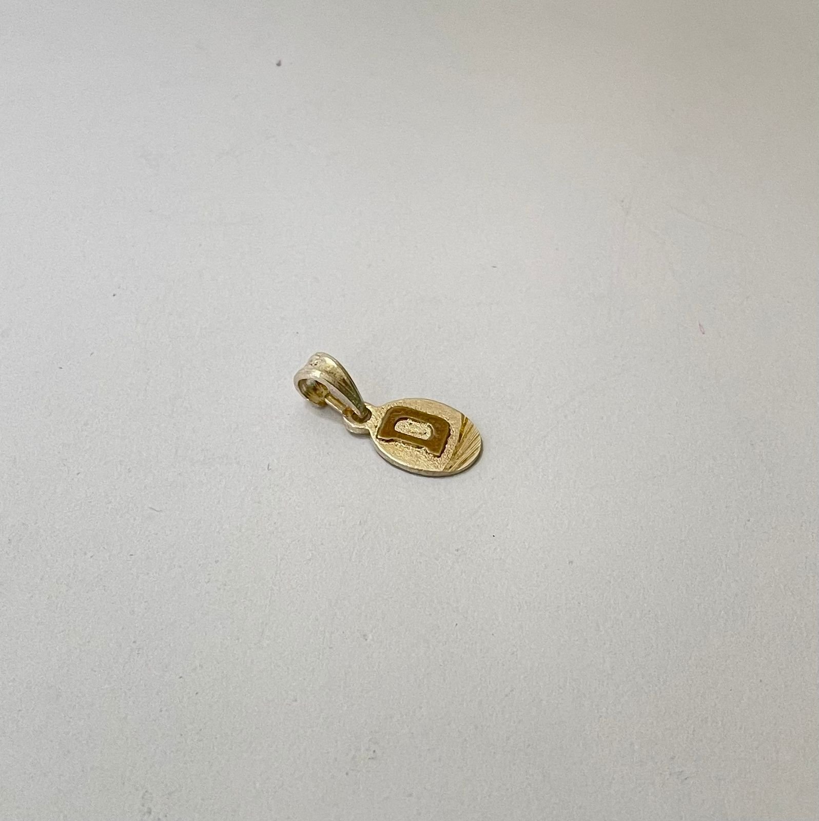 Dije letra D 1.32 gr / 2.5 cm / plata italiana + oro laminado - Imagen 2