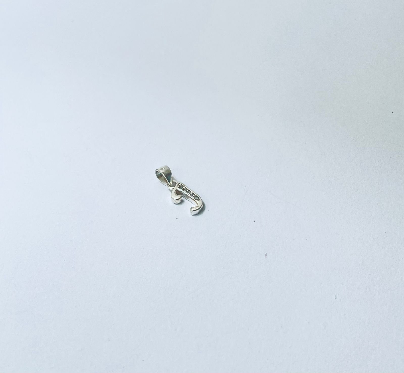 Dije letra J esqueleto 0.64 gr / 1.5 cm / plata italiana - Imagen 2