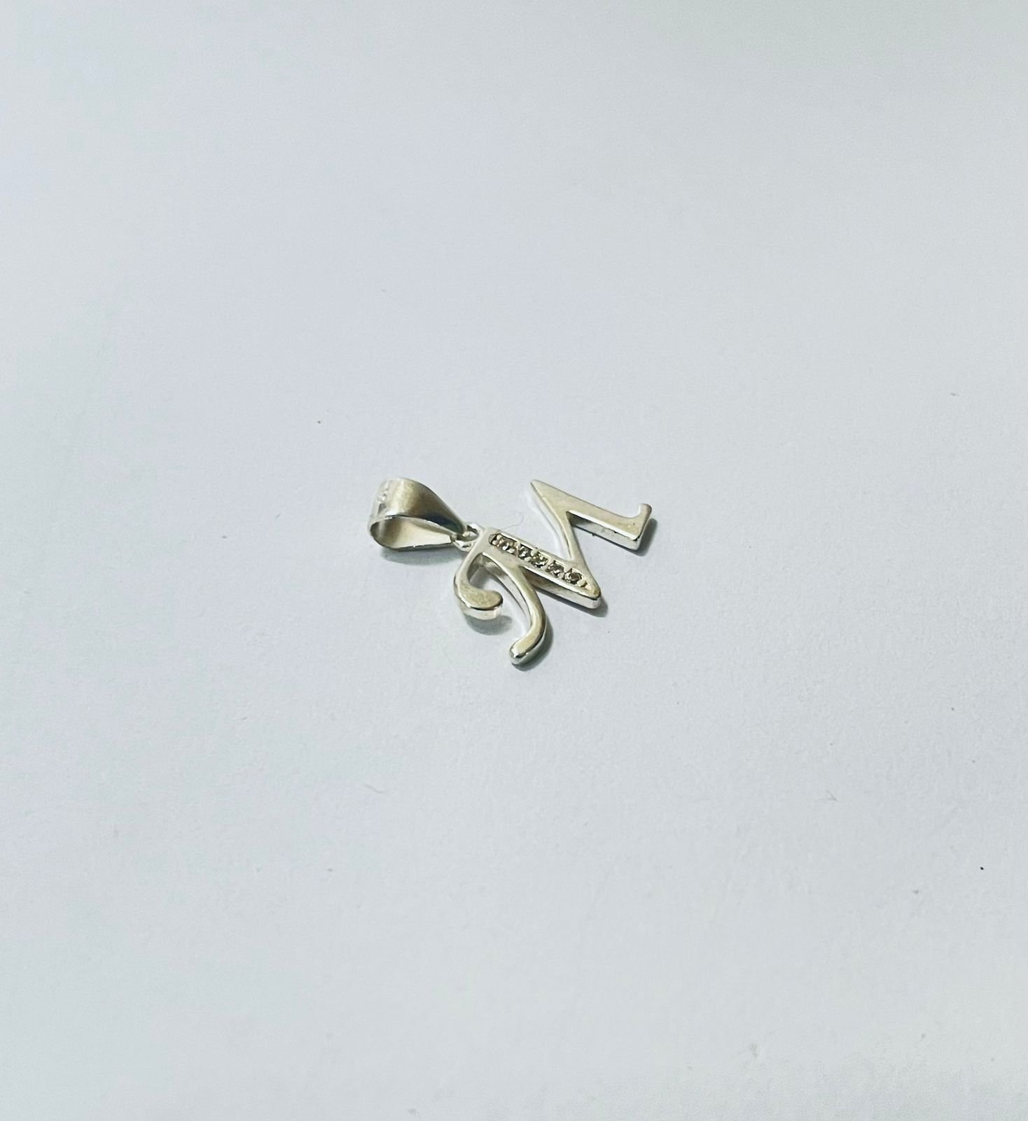 Dije letra M esqueleto 0.78 gr / 1.5 cm / plata italiana - Imagen 2