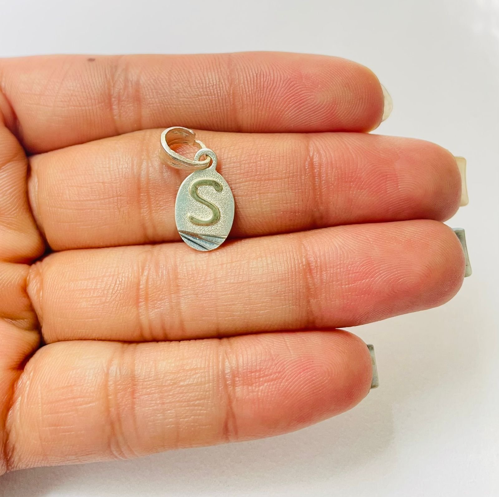 Dije letra S 1.24 gr / 2.5 cm / plata italiana + oro laminado - Imagen 3