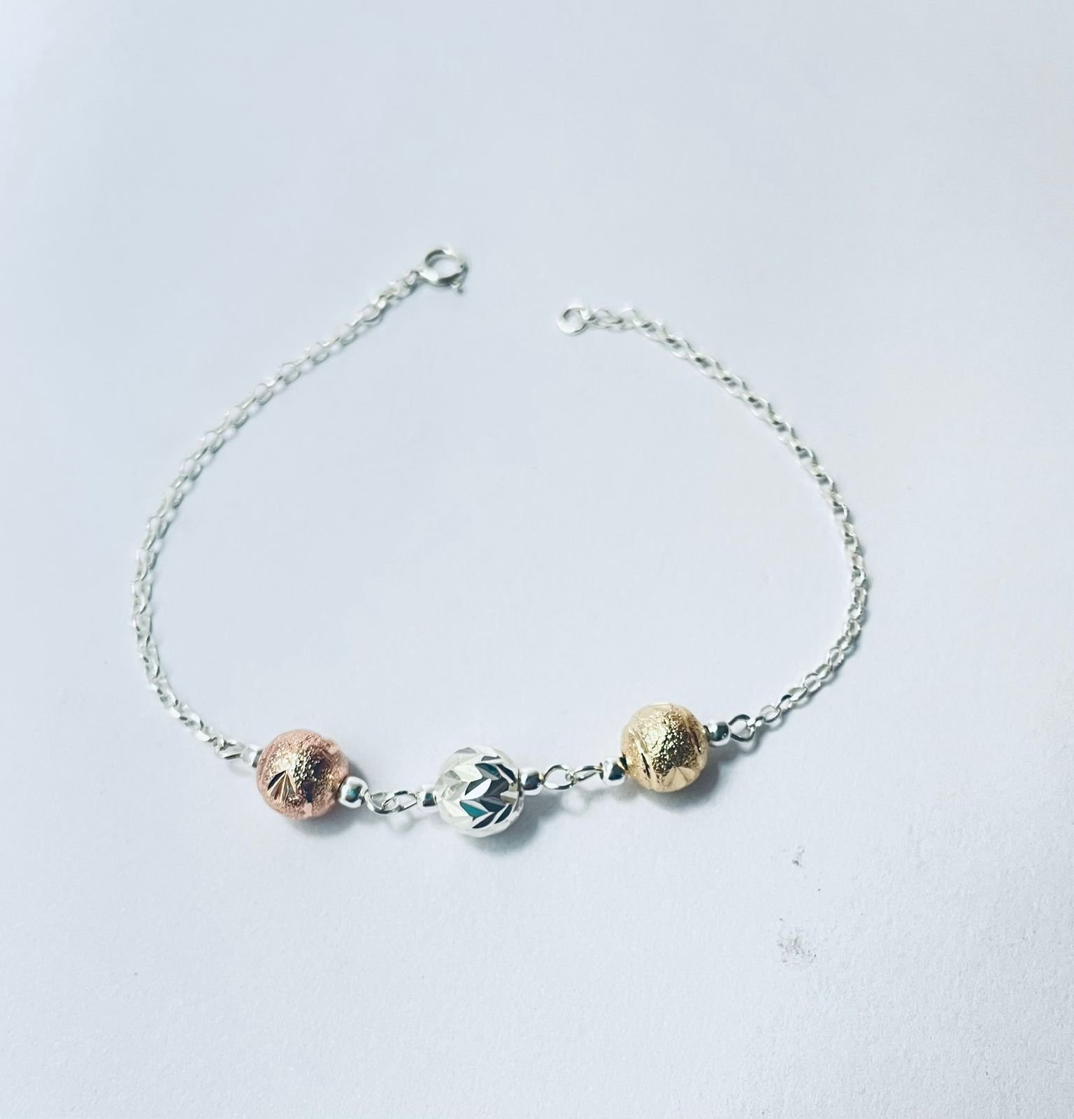 Pulsera 2.19 gr / 18 cm / bolas 3mm - 4 mm / bolsas grabadas plata italiana