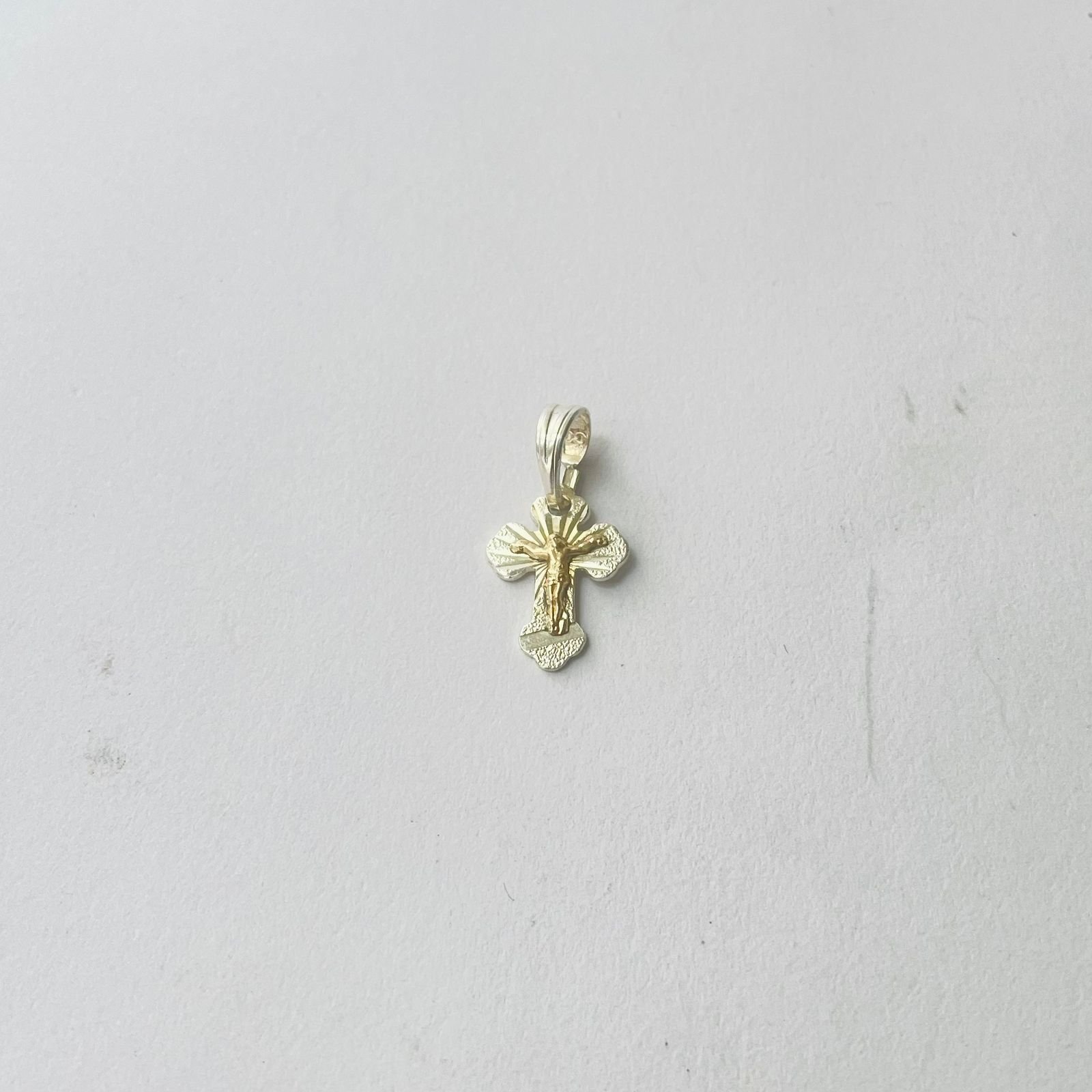 Dije cruz 1.11 gr / 2.5 cm / plata italiana + oro laminado