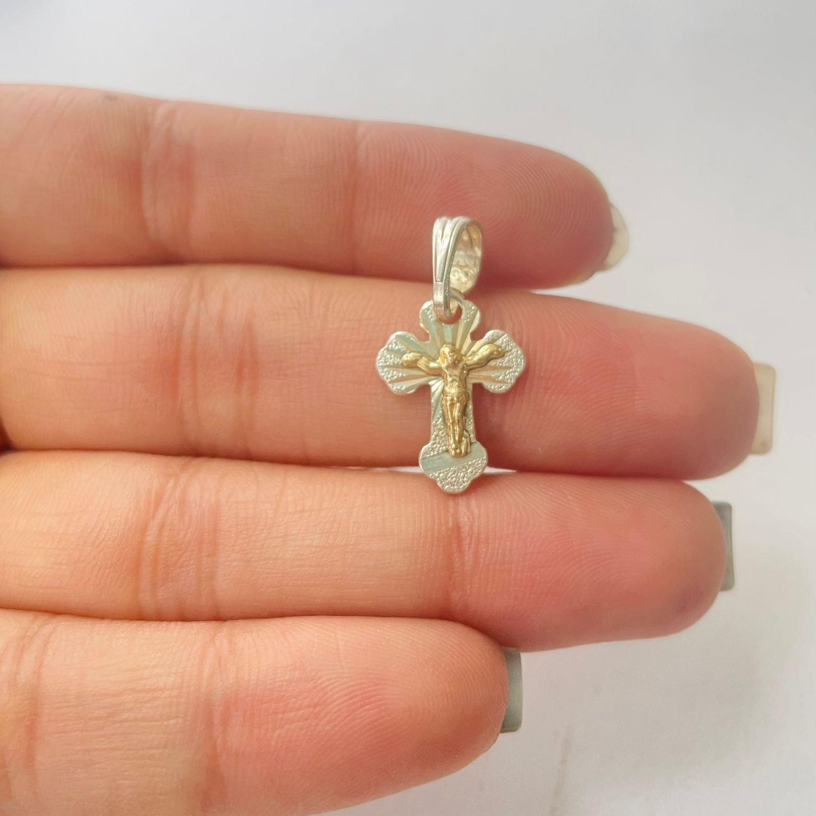 Dije cruz 1.11 gr / 2.5 cm / plata italiana + oro laminado - Imagen 3