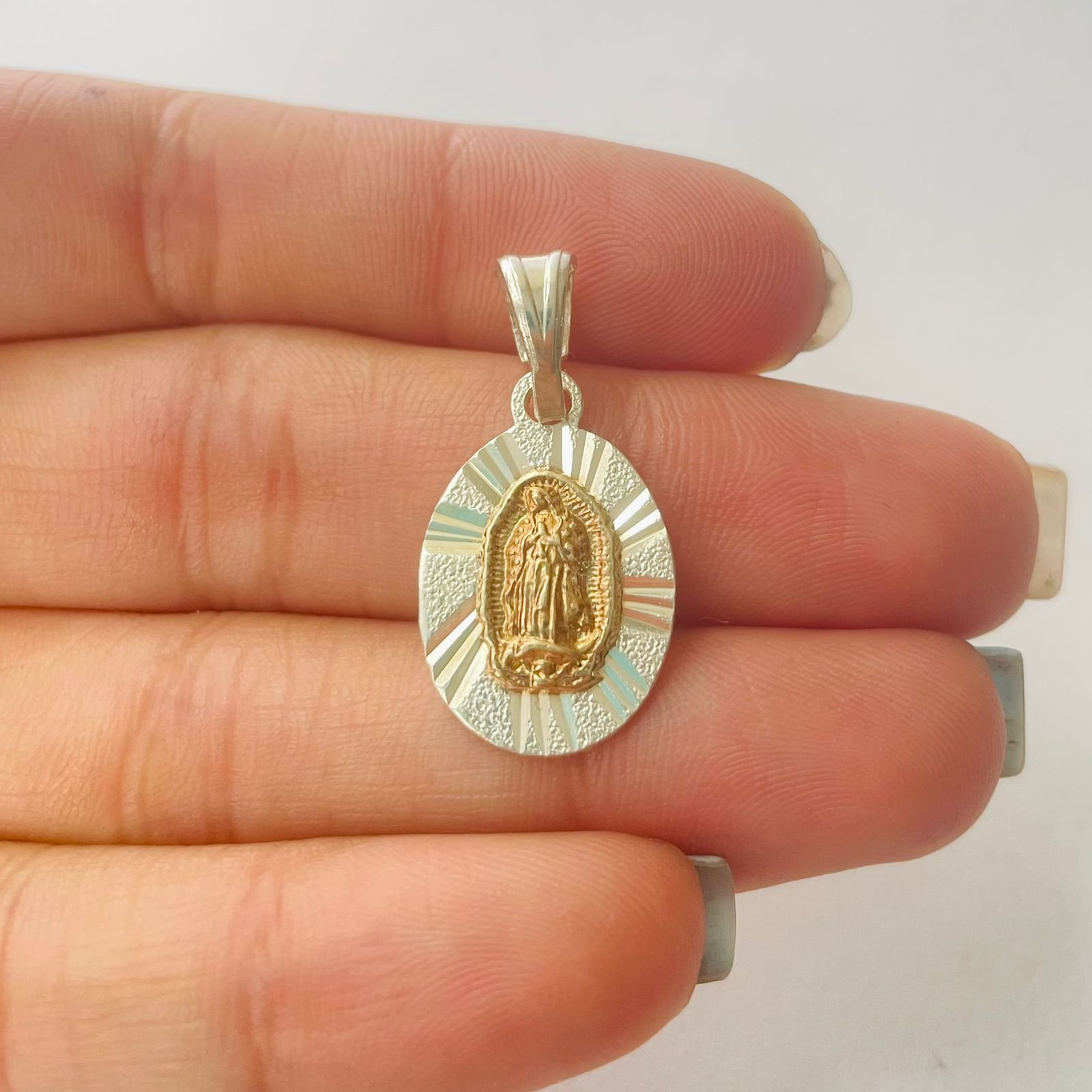 Dije virgen Guadalupe 2.44 gr / 3 cm / plata italiana + oro laminado - Imagen 3