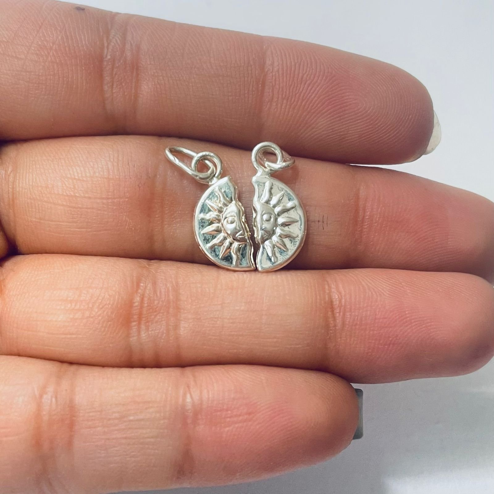 Dije Sol 1.50 gr / 2.5 cm / divide en dos plata italiana - Imagen 3