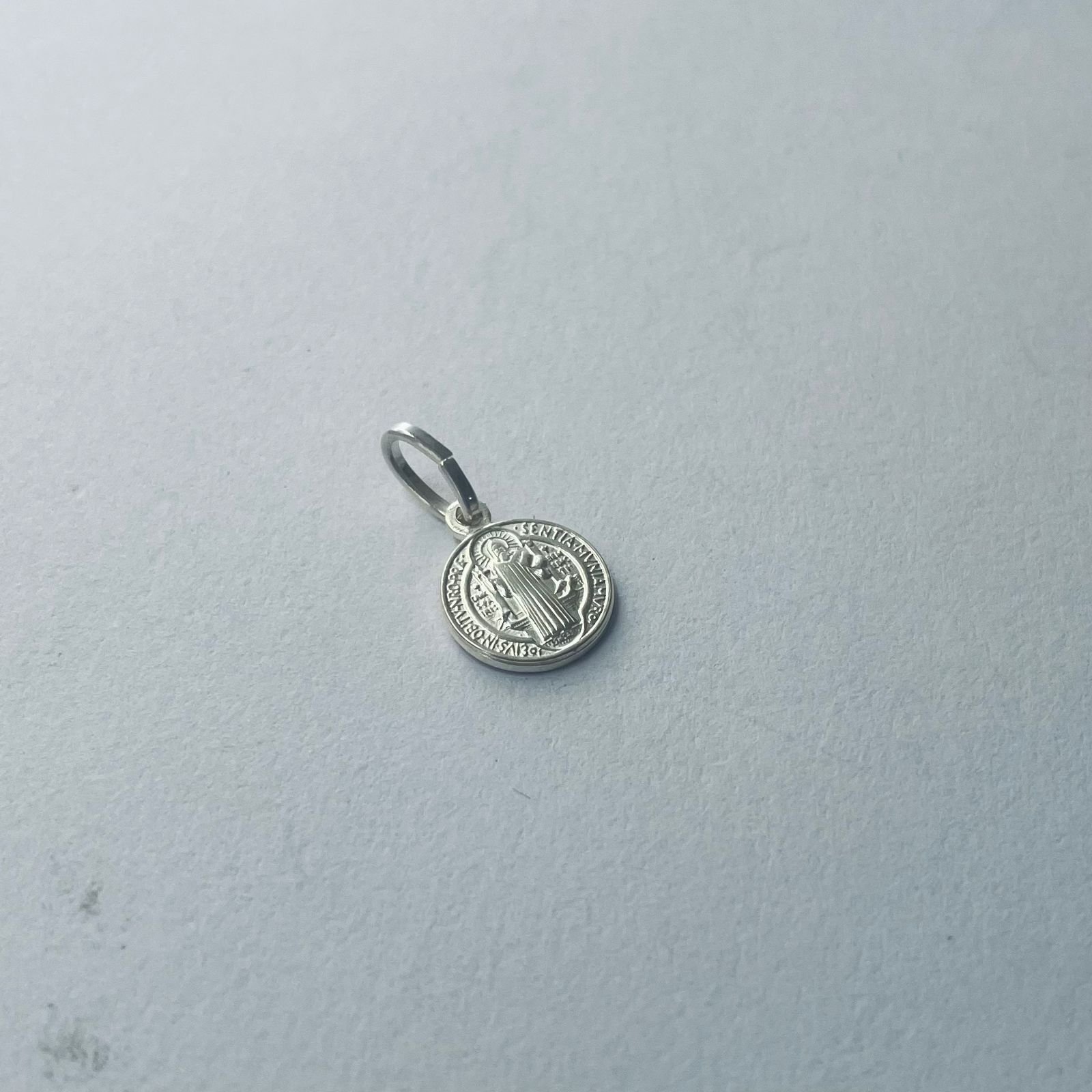 Dije San Benito 0.96 gr / 2 cm / plata italiana